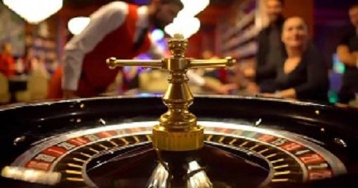 ফোনে অনলাইন বিনোদন গাইডের সোনালি ইন্টারফেস